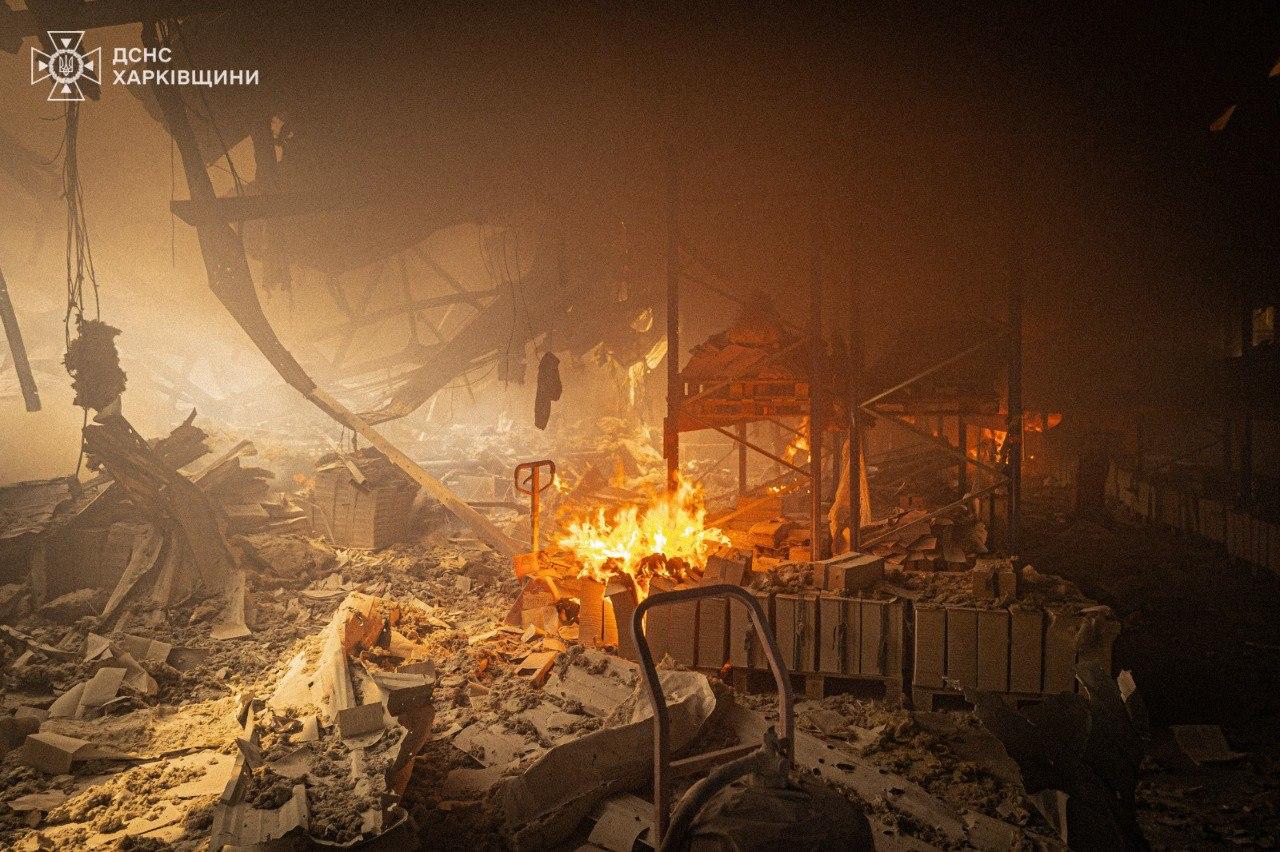 Ракетний удар по Харкову: рятувальники були змушені п'ять разів призупиняти роботи