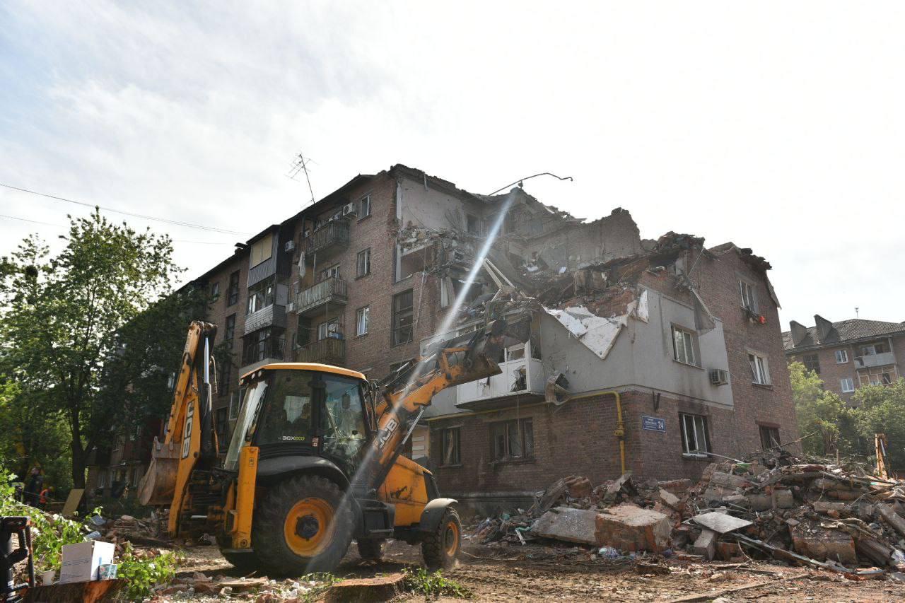 Ракетний удар по Харкову: у місті зафіксували п'ять пожеж на площі понад 1200 кв. м