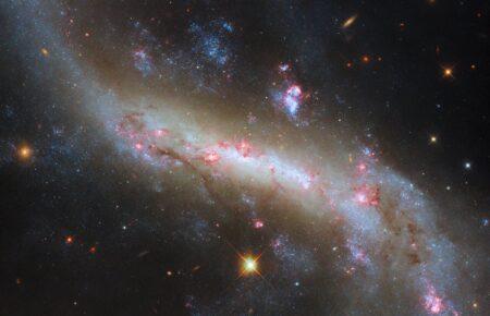 Hubble зробив яскраву світлину у центрі сузір'я Діви