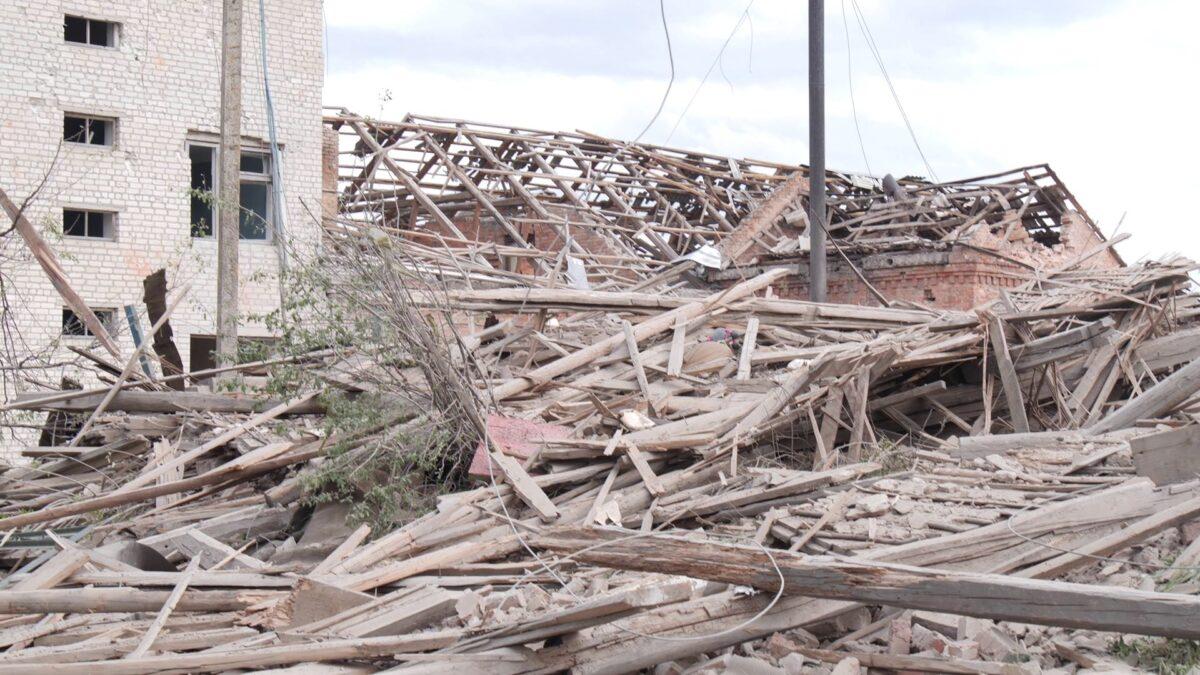 Окупанти вдарили по Вовчанській громаді касетними боєприпасами: постраждали медики і голова МВА