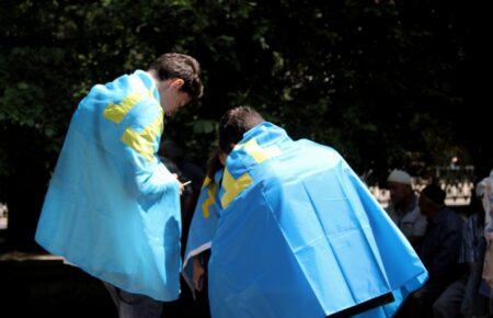 Що ми знаємо про кримськотатарський прапор