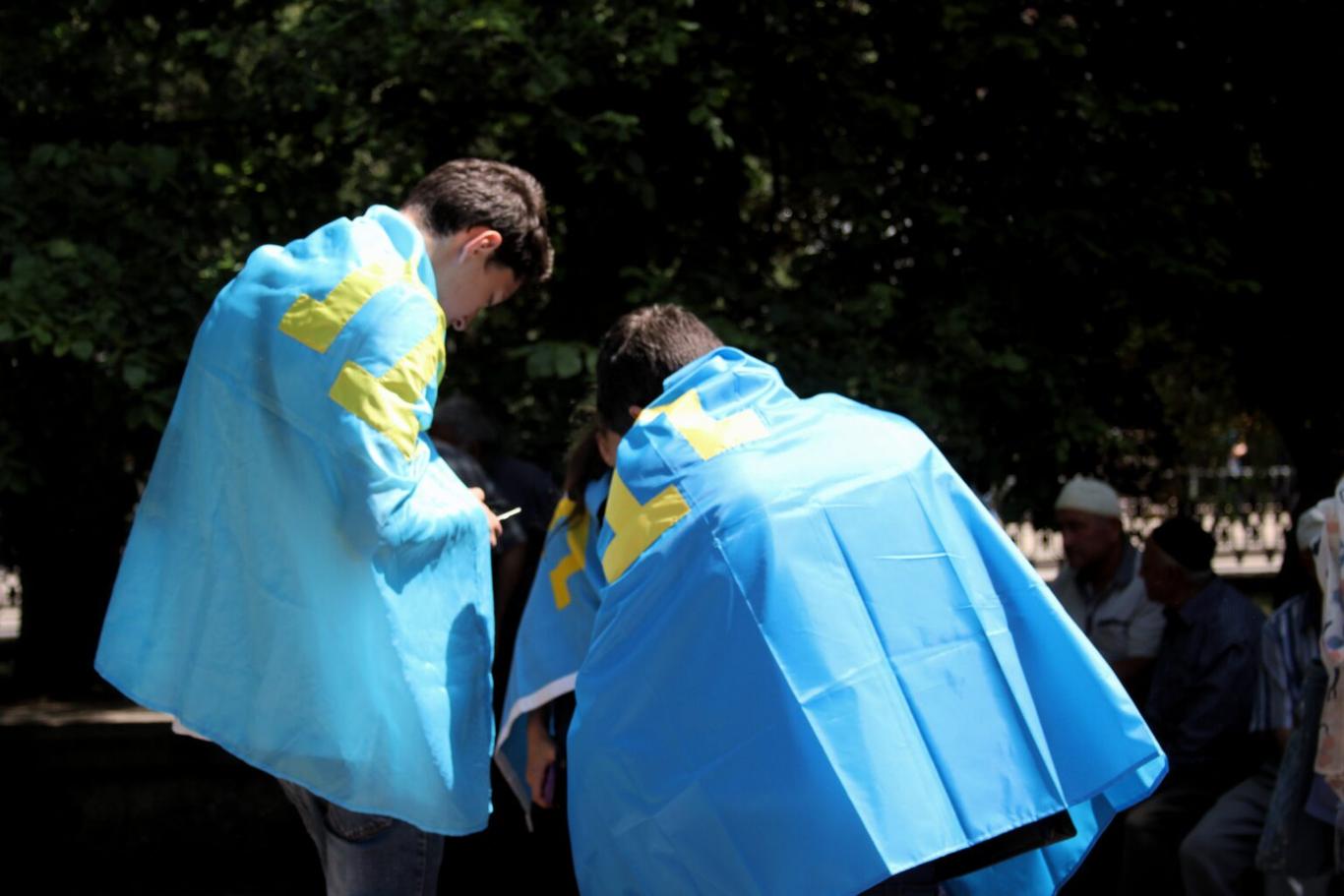 Що ми знаємо про кримськотатарський прапор