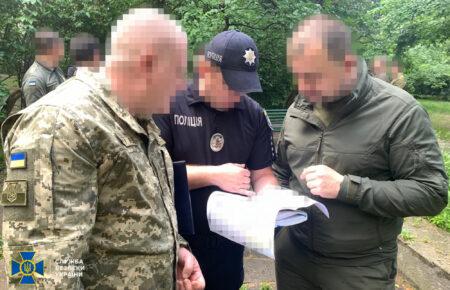 У центральних районах Києва проводять безпекові заходи: перевірка документів, огляд авто