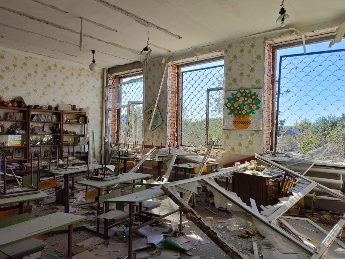 У Нікополі немає жодної школи, яка б не зазнала пошкоджень від російських атак — кореспондентка