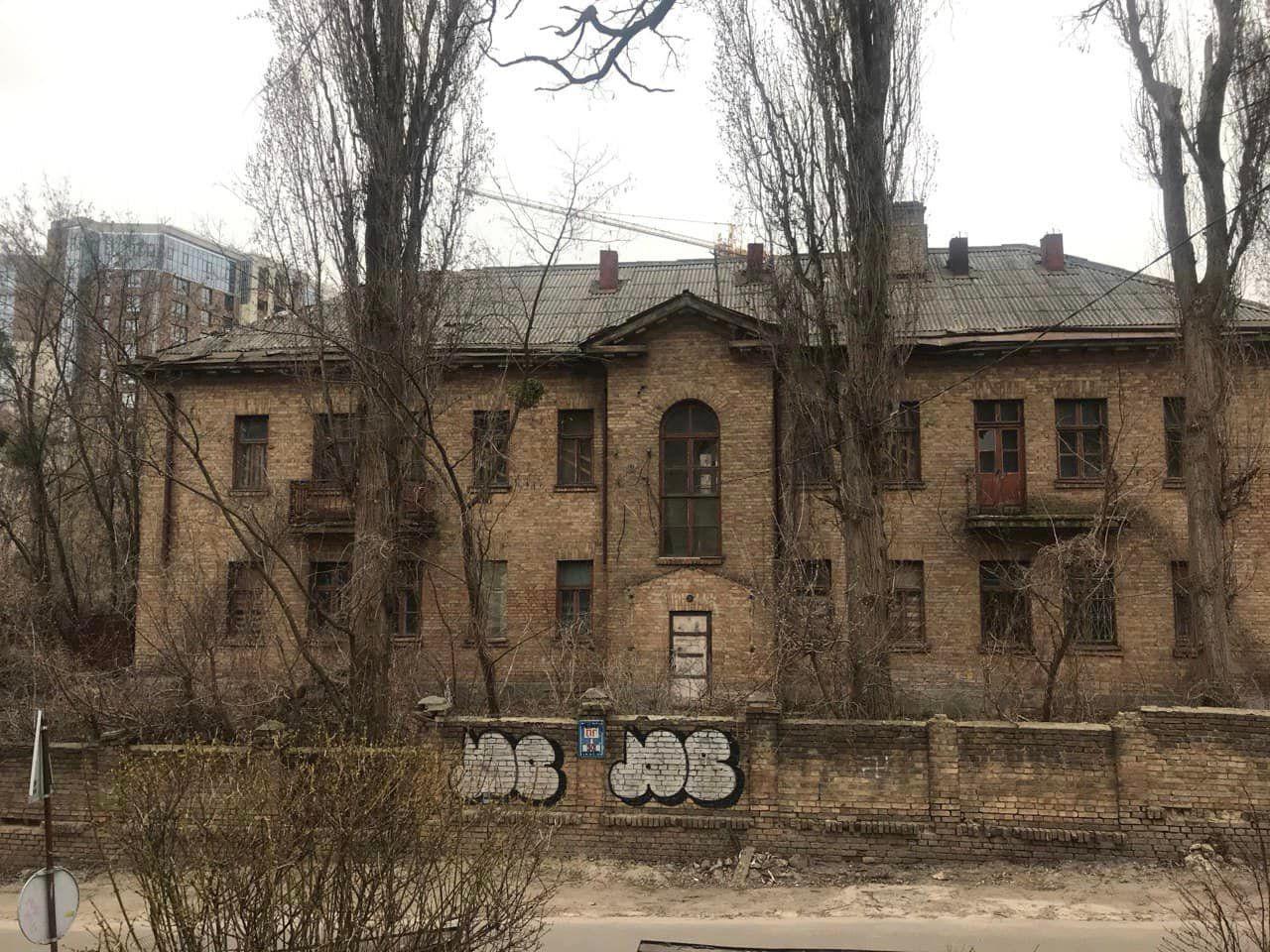 На жаль, влада не вбачає цінності у будівлях, яким понад 100 років — памʼяткоохоронець про чергове рішення Київради