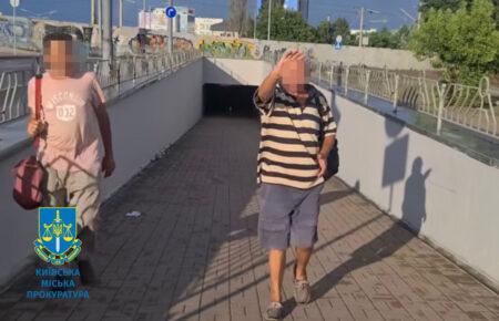 У Києві двоє літніх чоловіків напали на волонтерку через українську мову (ФОТО, ВІДЕО)