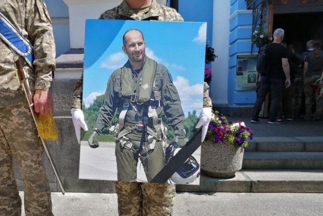 У Києві попрощалися з пілотом, одним з «привидів Києва» Валентином «Бджолярем» Коренчуком (ФОТО)