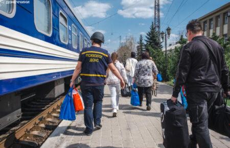 На Донеччині евакуюють родини з дітьми із Лимана і ще 6 сіл