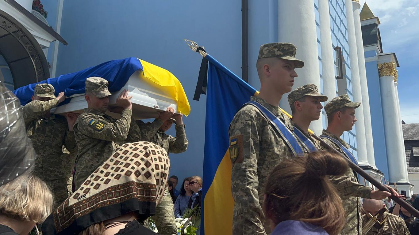У Михайлівському соборі попрощалися з Арсеном Федосенком