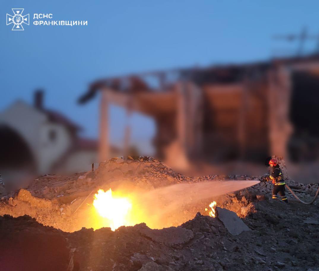 На Прикарпатті та Львівщині є руйнування внаслідок ворожої атаки