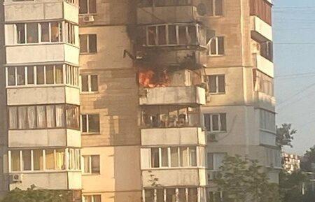 У Києві внаслідок падіння уламків сталося загоряння у багатоповерхівці (ФОТО)