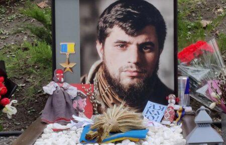 У Києві затримали жінку, яка понівечила могили Да Вінчі, Джуса та Петриченка