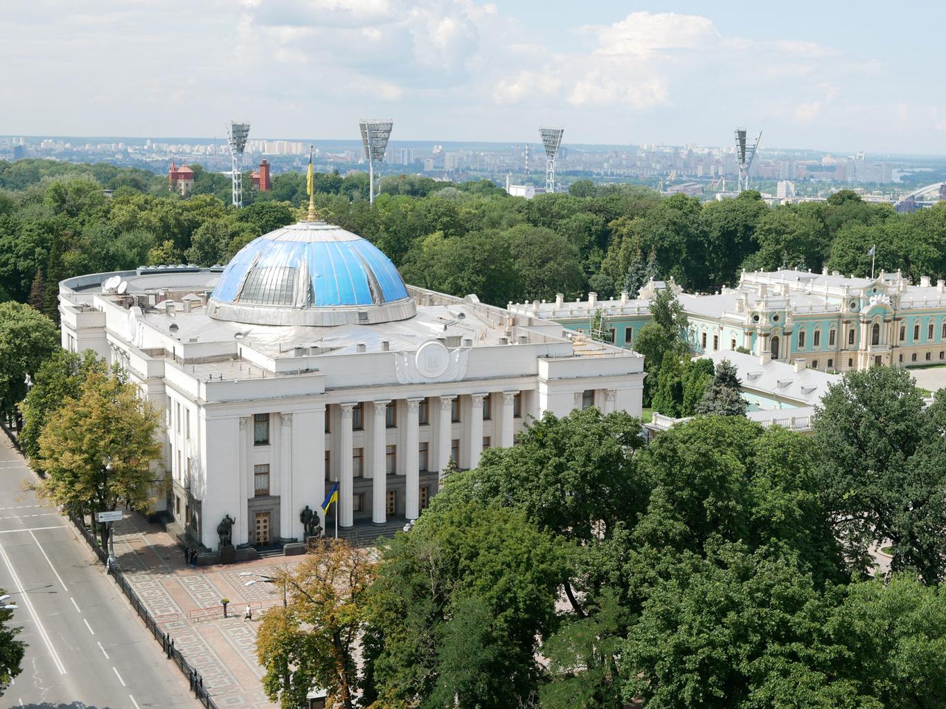 У Раді зареєстрували законопроєкт, що передбачає «економічне бронювання» працівників від мобілізації