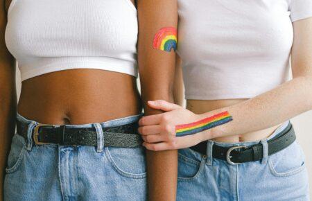 Камінг-аут: як підготуватися та підтримати близьких ЛГБТКІ+