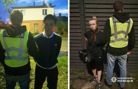 Жінка та її неповнолітній син спалили дві автівки військових у Києві (ФОТО)