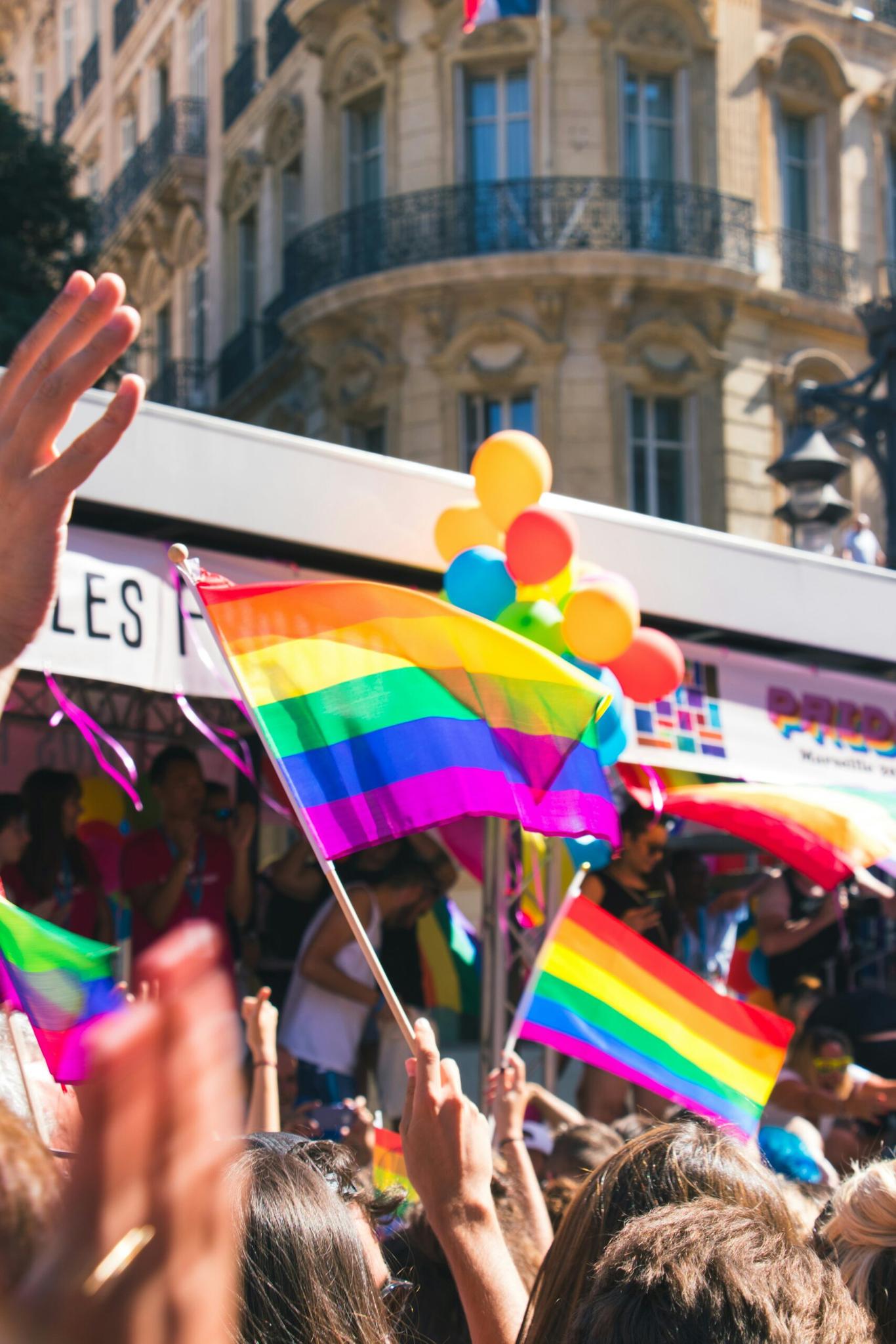 «У школах ЄС вчать, як бути геями»: що роспропаганда каже про ЛГБТК+