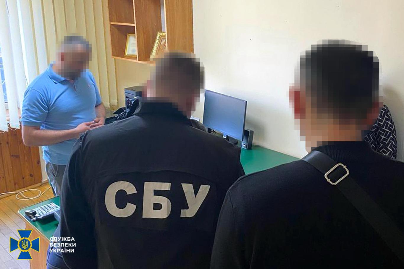 Керівник Західного управління Мін’юсту організував схему із «закриття» справ боржників