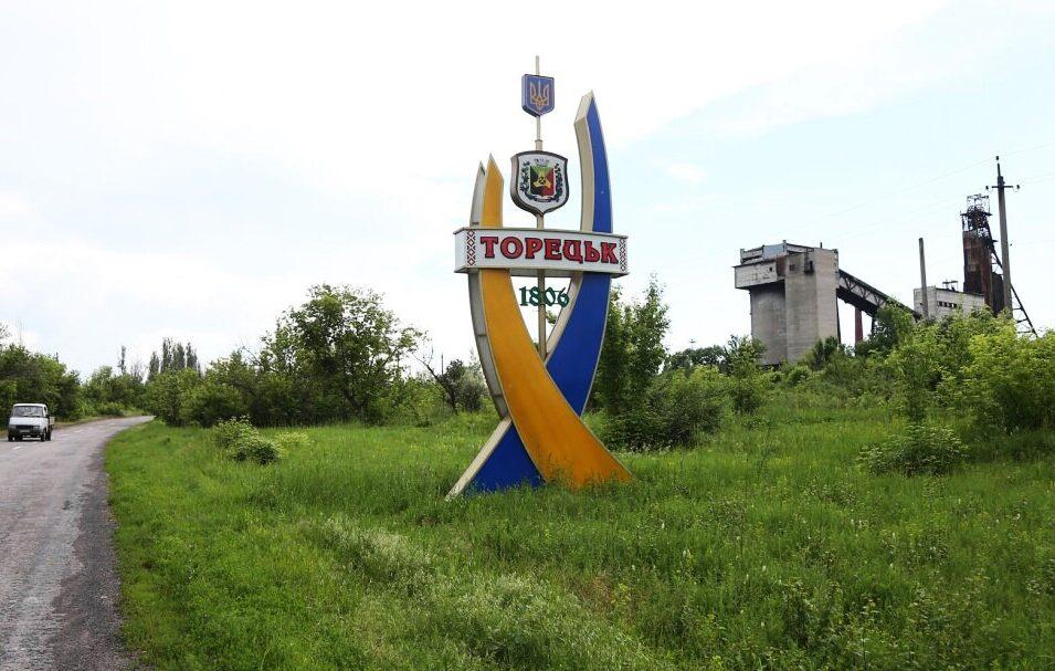 Під Торецьком росіяни атакували евакуаційне авто парамедиків поліції (ВІДЕО)