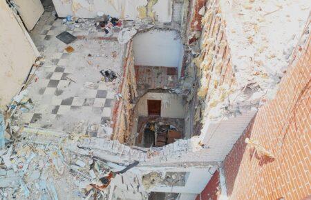 Рятувальники завершили розбір завалів на місці влучання ракети у Дніпрі