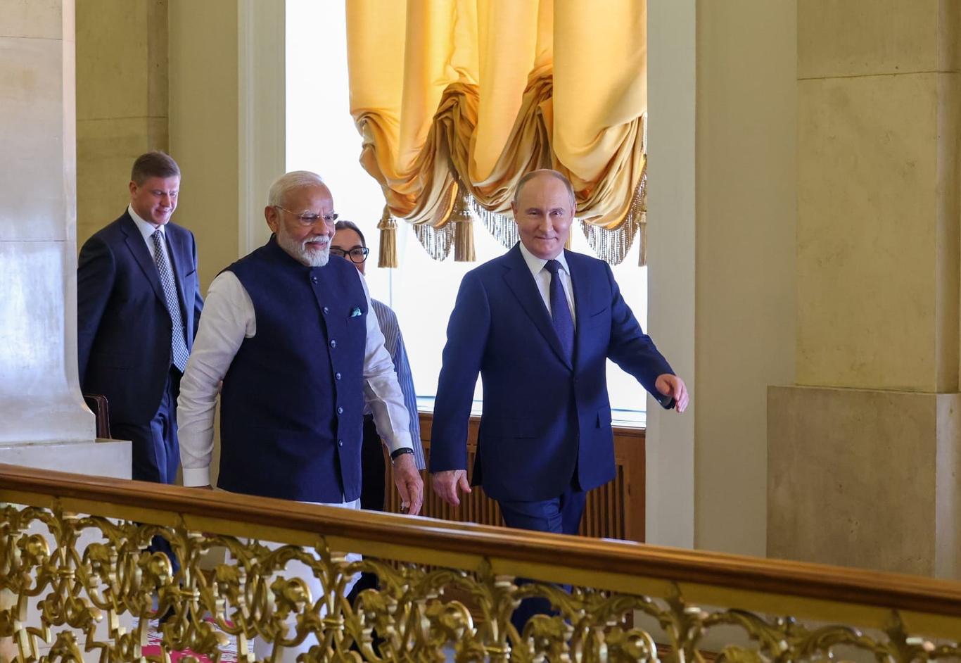 Зближення Китаю з Росією дуже непокоїть Індію: Мрідула Гош про візит Моді до Путіна
