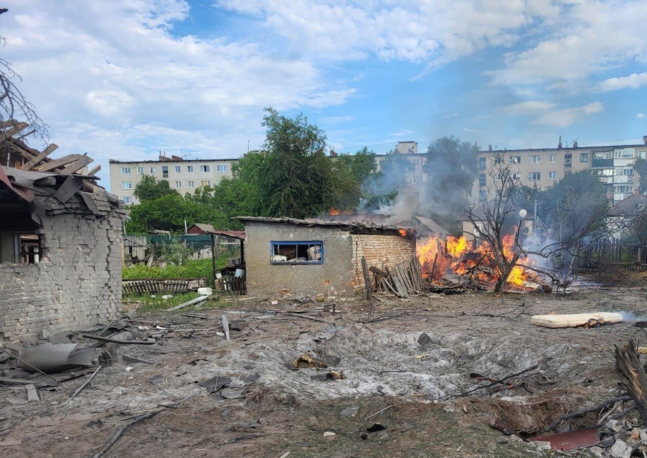 Російська армія КАБами обстріляла селище Куп'янськ-Вузловий на Харківщині (ФОТО)