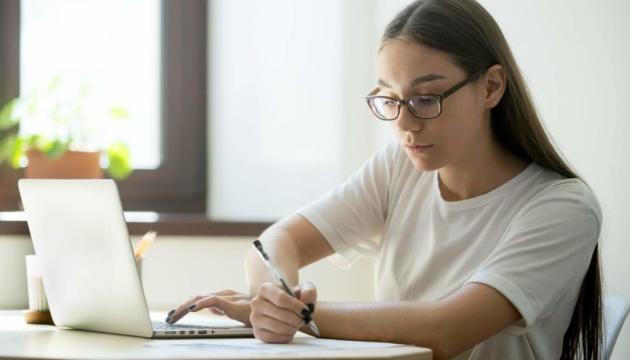 Цьогоріч в Україні на вступ до закладів вищої освіти переважають жінки — їх 69%
