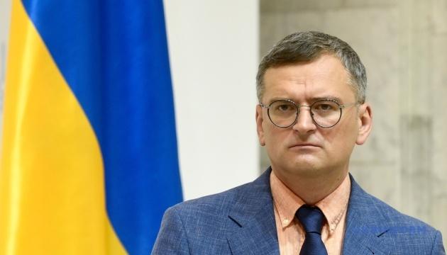 Кулеба прибув до Китаю: «Розмова про мир варта будь-яких зусиль»