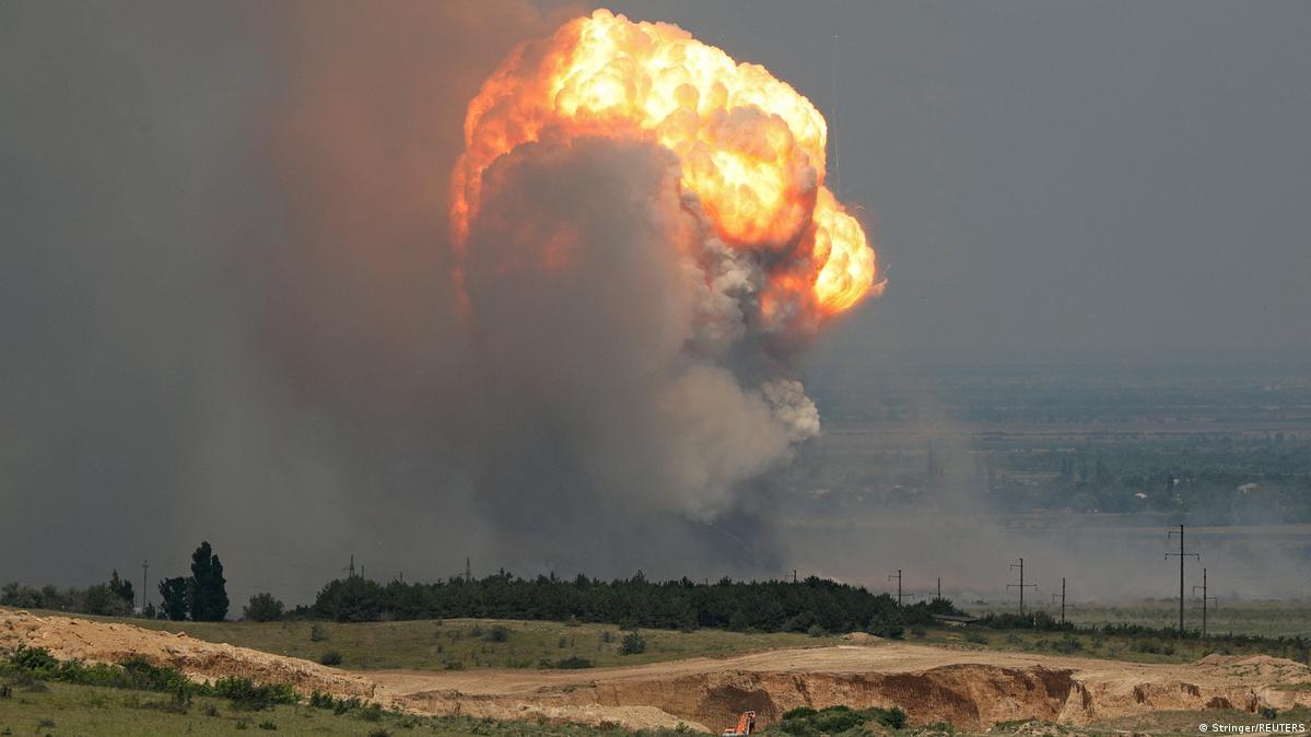 Повітряні сили підтвердили удар по складу БК росіян у Криму (ВІДЕО)