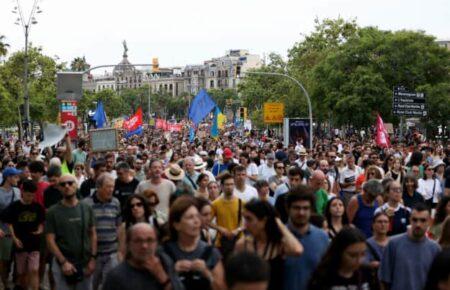 Жителі Барселони вийшли на протест проти масового туризму