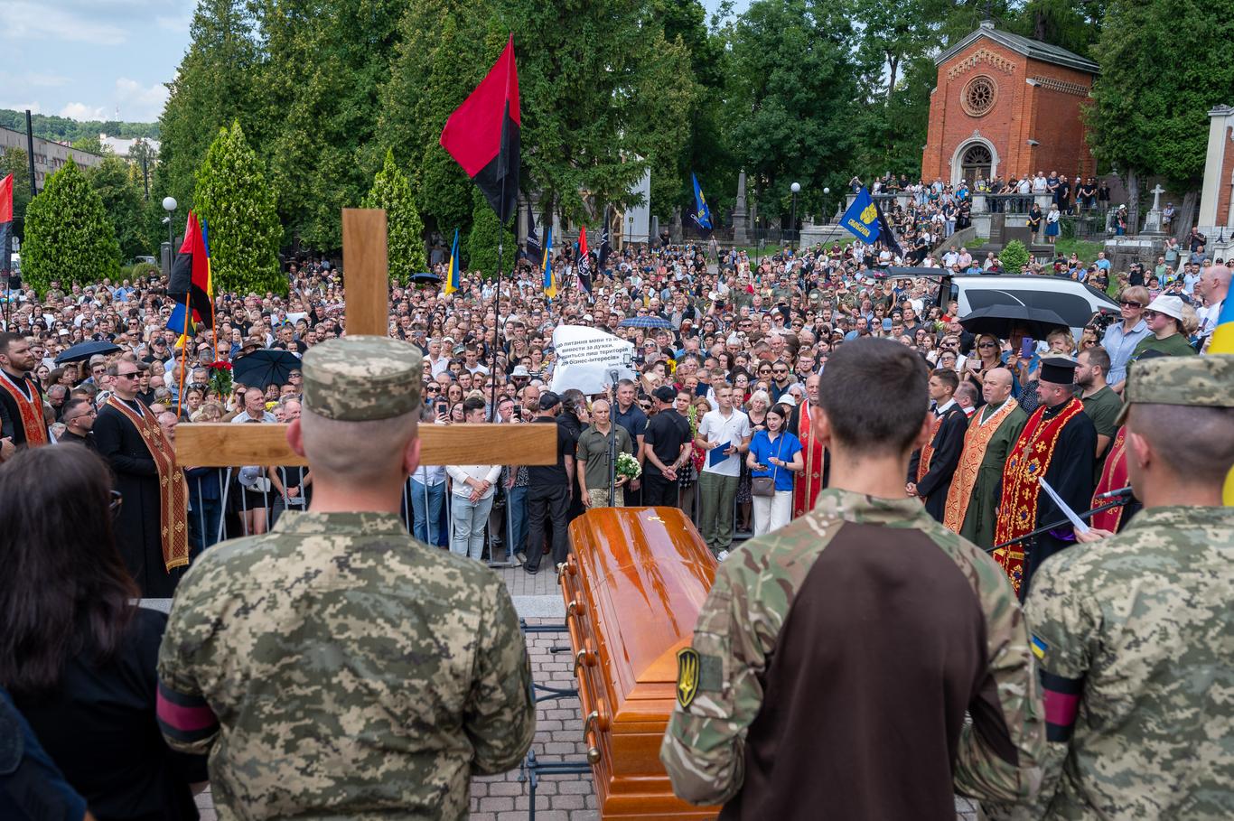 У Львові поховали Ірину Фаріон (фоторепортаж)