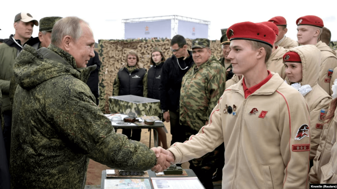 Це виглядає як секта, де весь час говорять про «потребу захищати Росію» — журналістка про «Движение первых»