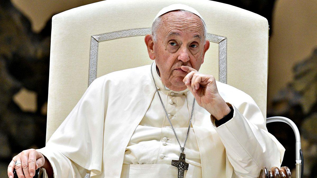 Надії на Ватикан покладають політичні романтики — експерт