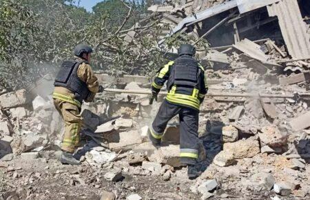 Унаслідок удару по селу на Херсонщині загинули двоє людей