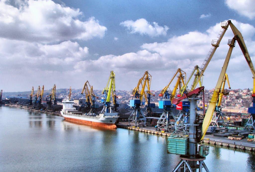 Росіяни готують Маріупольський порт до переправи краденого українського зерна — ЦНС