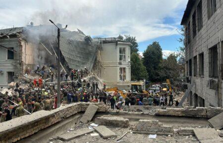 Помер хлопчик, який дістав поранення під час російського обстрілу “Охматдиту”