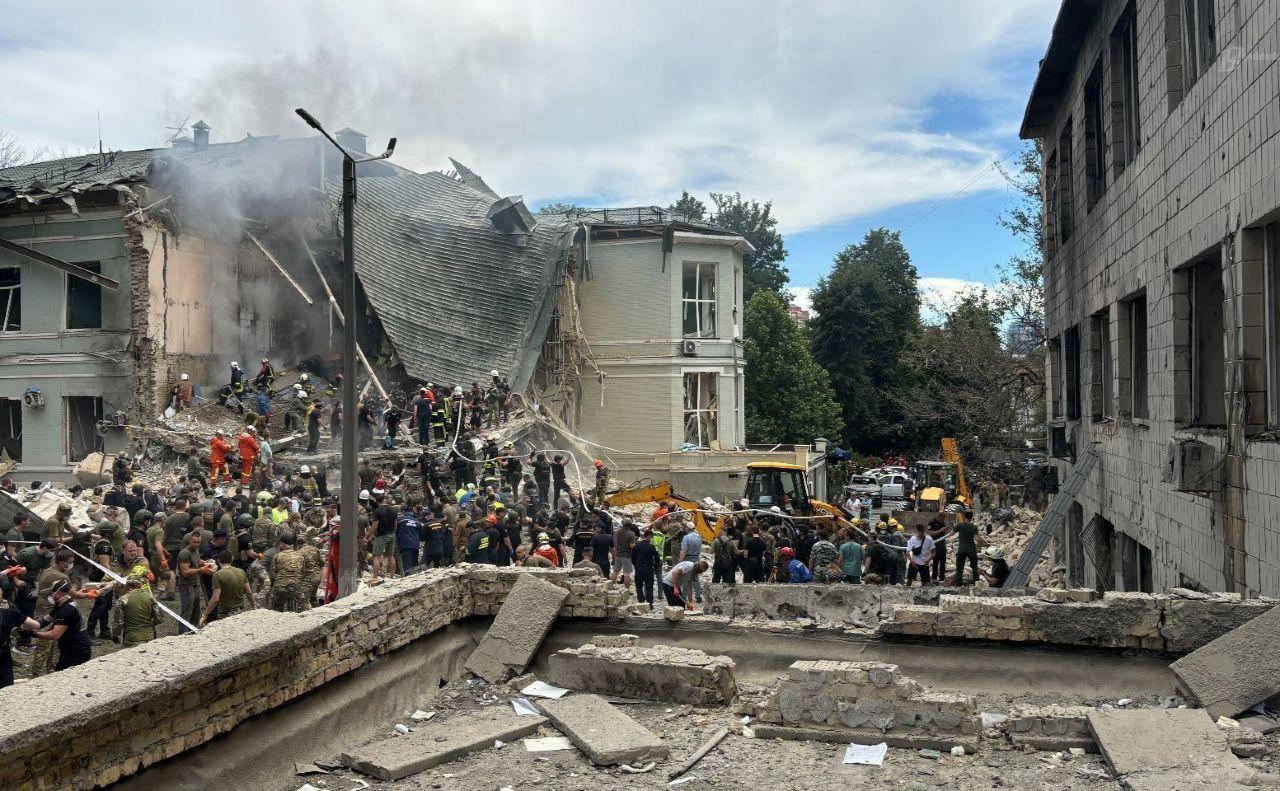 Помер хлопчик, який дістав поранення під час російського обстрілу “Охматдиту”