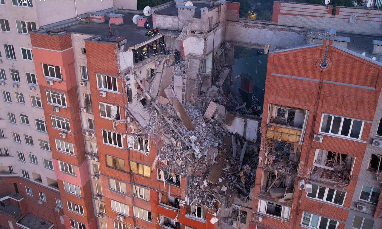 У Дніпрі з-під завалів будинку деблокували тіло третьої жертви обстрілу 28 червня