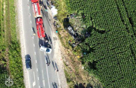 На Рівненщині водій автоцистерни виїхав на зустрічну, де і зіткнувся з маршруткою — Офіс генпрокурора