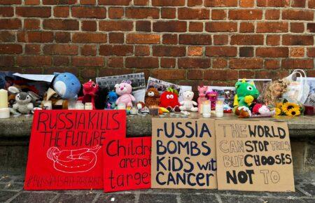 «Зупиніть вбивства: діти — не мішені»: у Кракові пройшла акція в підтримку України