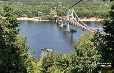 У Києві обірвався трос атракціону через Дніпро 