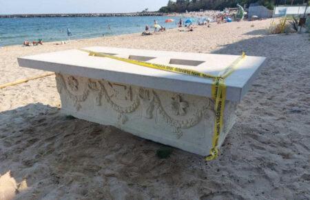 Поліцейський у відпустці знайшов на болгарському пляжі саркофаг римської епохи