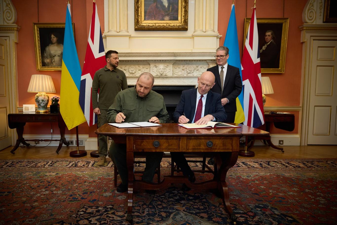 Україна та Британія підписали кредитну угоду на 2 млрд фунтів стерлінгів