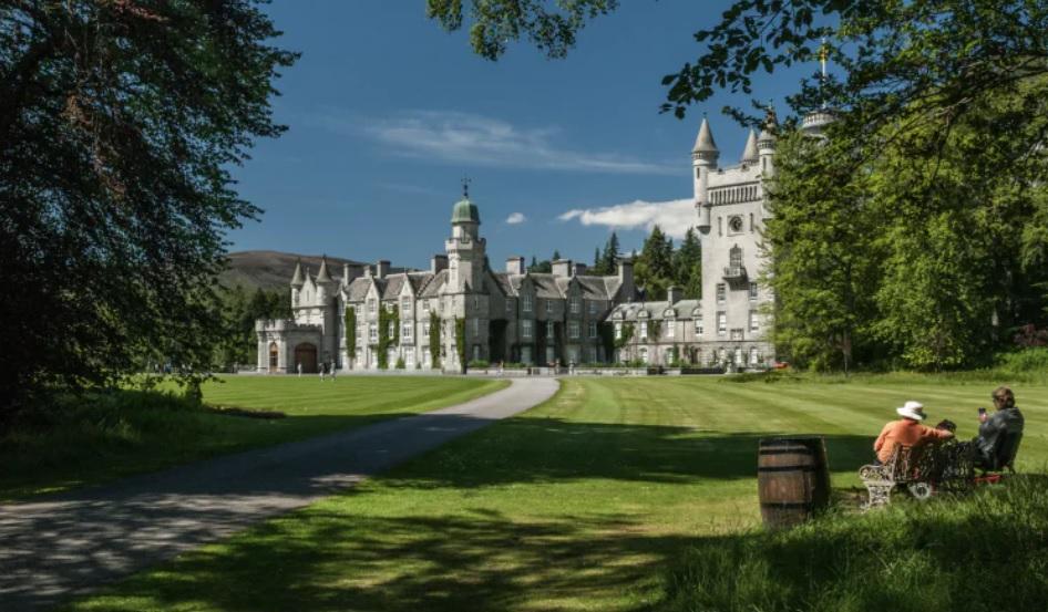Королівська родина відкриває двері замку Балморал для туристів уперше за 170 років