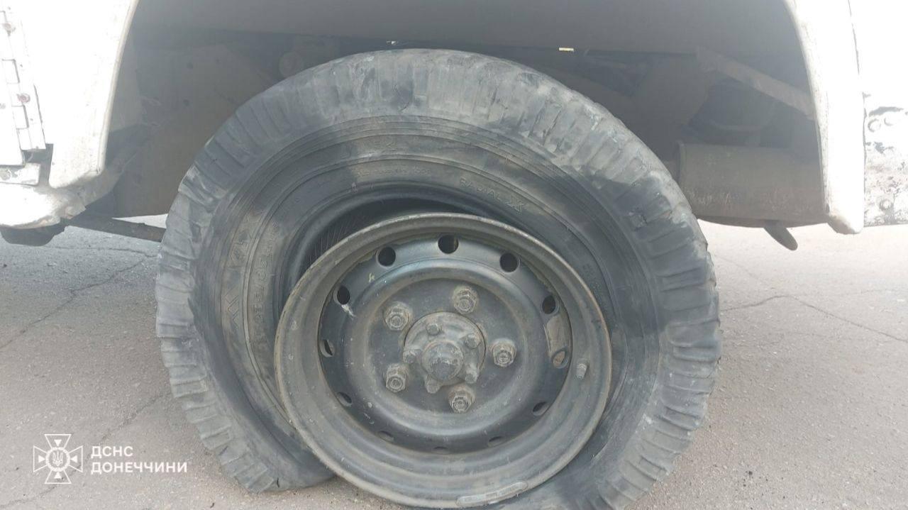 На Донеччині окупанти поцілили по евакуаційному авто з дитиною на борту — МВС