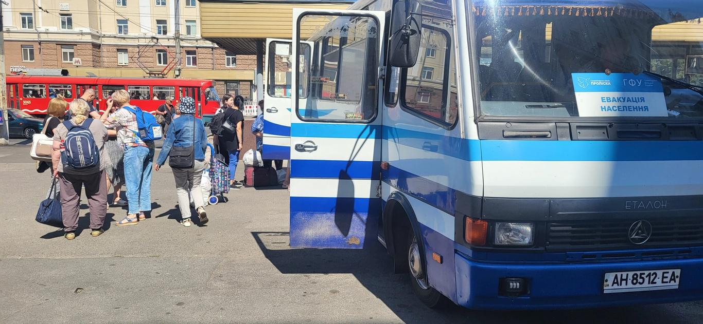 Вивозять навіть вовків: як «Проліска» проводить евакуацію з зони бойових дій