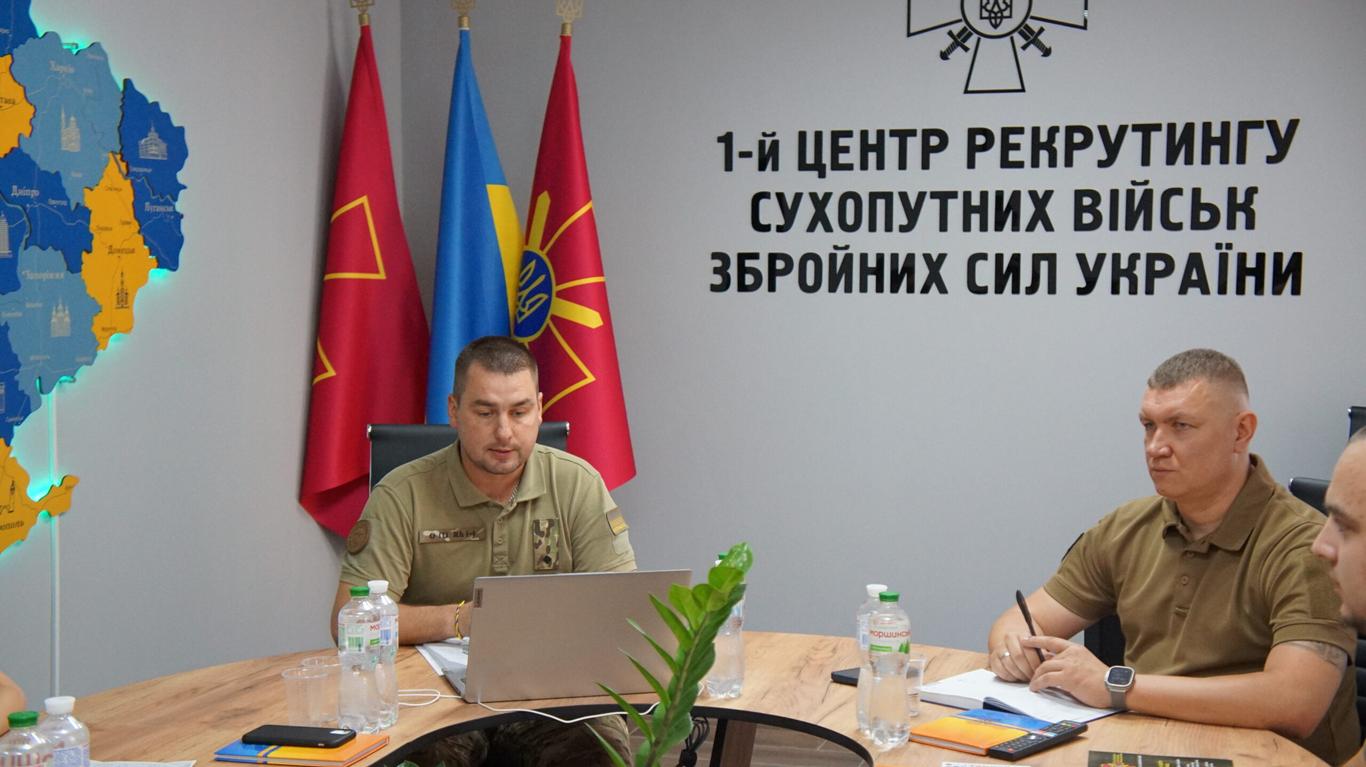 «Люди можуть нам довіряти»: у Києві відкрився Перший центр рекрутингу Сухопутних військ ЗСУ