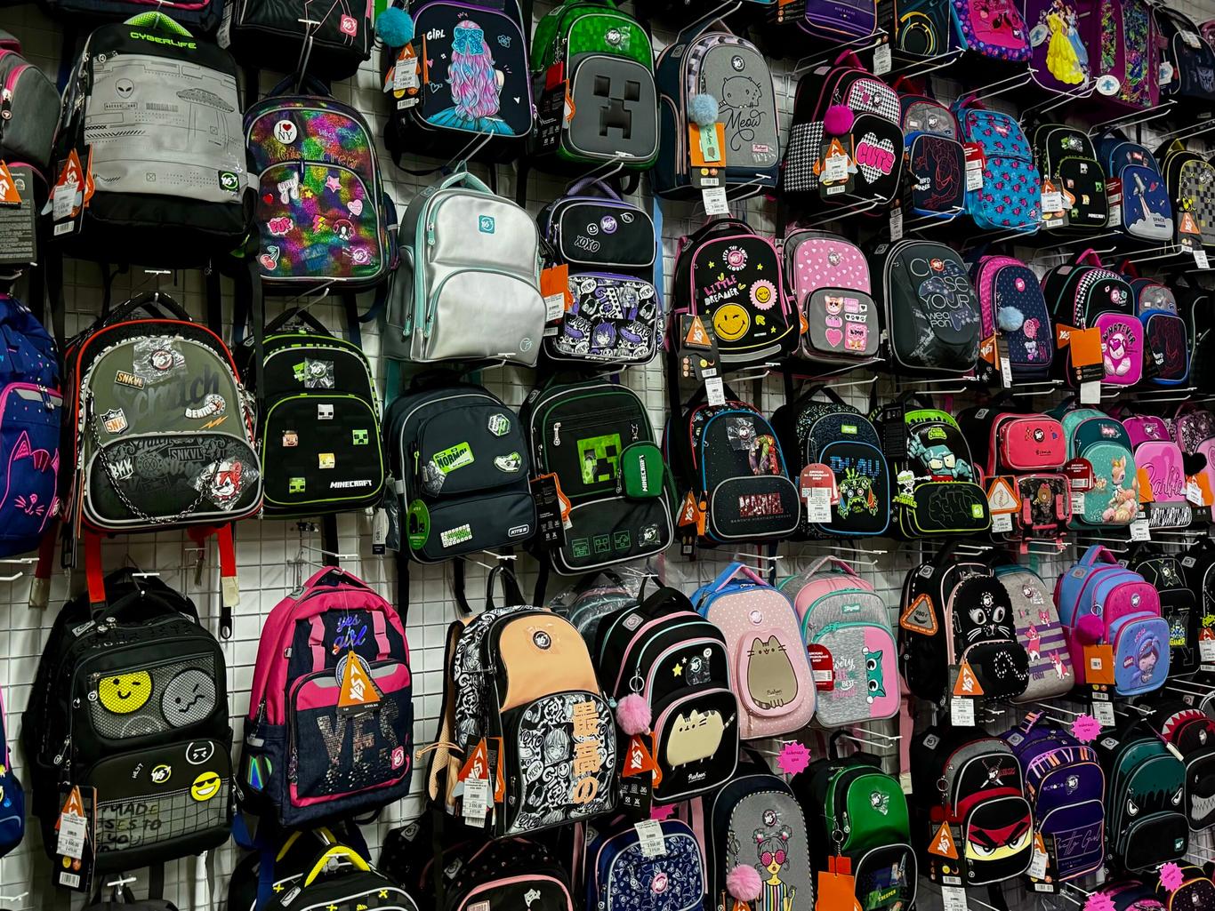 «Ціни бачили?»: як і за скільки зібрати дитину до школи у 2024-му