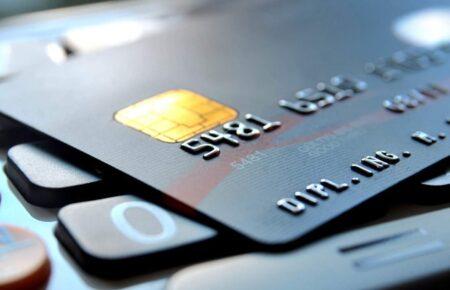 Обмеження переказів з картки на картку: економіст вказав на важливий нюанс