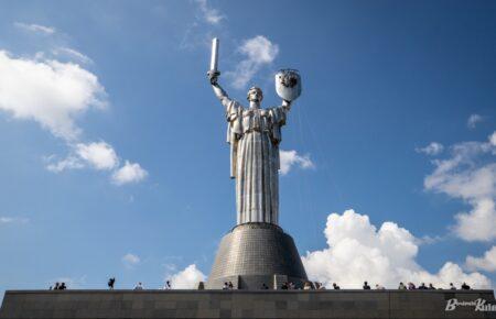 Герб на «Батьківщині-мати» під загрозою — директор інституту Патона