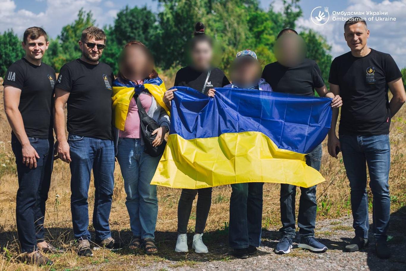 Україна повернула трьох цивільних з окупованої Луганщини